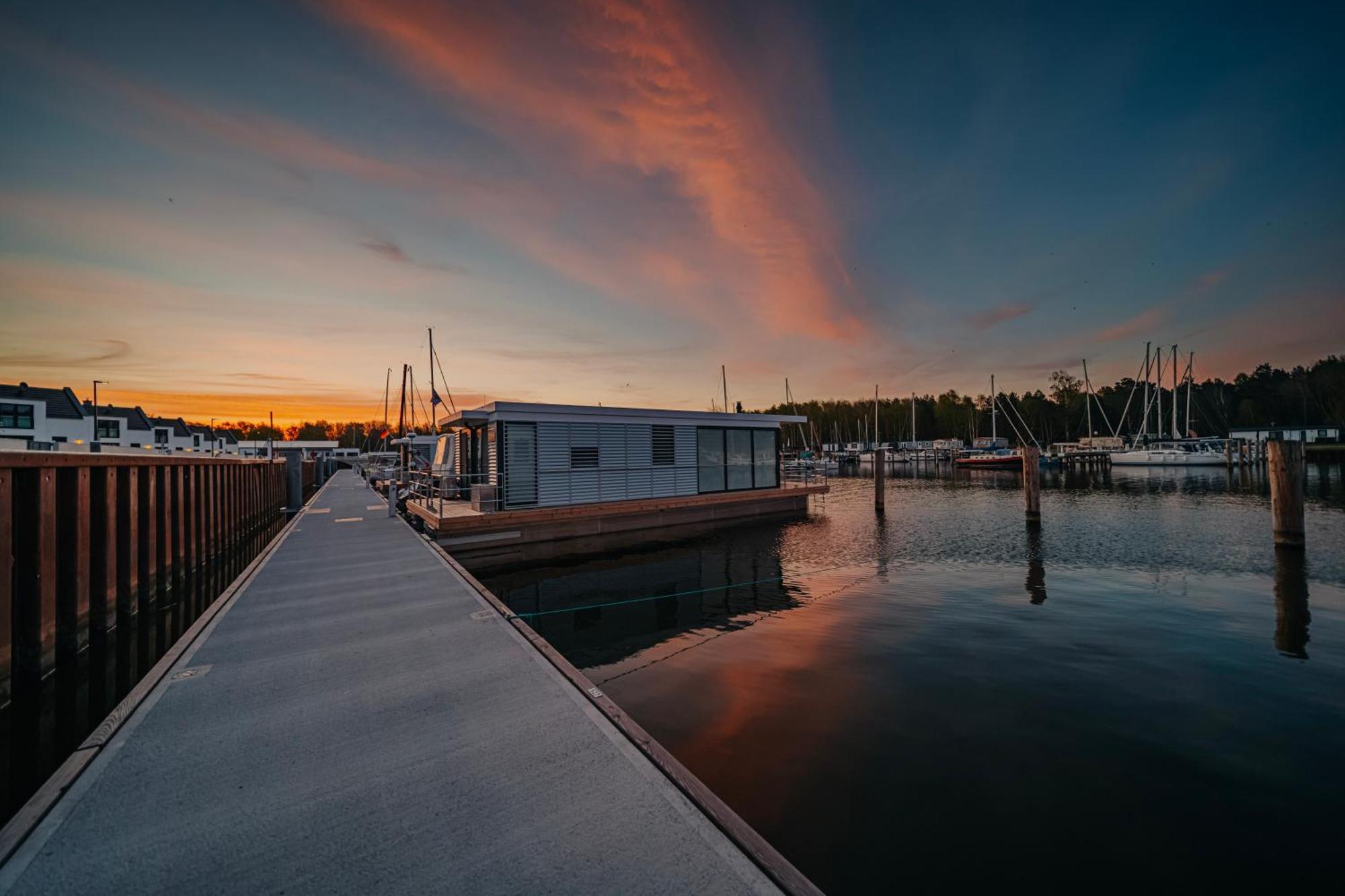 Schwimmendes Ferienhaus "Trinity" Ihr Seahome Auf Der Ostsee Peenemunde Eksteriør bilde